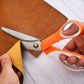 ✂️ Wielofunkcyjne nożyce ząbkowane – 50% ZNIŻKI! OFERTA LIMITOWANA!🛠️✨Ostre, precyzyjne i wszechstronne – Ząbkowane ostrza zapewniają czyste cięcie bez strzępienia. Niezbędnik w kuchni, warsztacie i pracowni krawieckiej! 🧵
