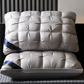 🛏️ Poduszka ergonomiczna pod szyję – 50% ZNIŻKI! OFERTA LIMITOWANA!💺✨Oddychająca, miękka i można ją prać – Trójwymiarowe szwy zapewniają wsparcie i komfort, redukując napięcie szyi. Lekka, poręczna i zawsze świeża! 🌙