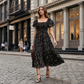 👗 Sukienka midi w kwiaty – 50% ZNIŻKI! OFERTA LIMITOWANA!☀️💃 Kwadratowy dekolt, delikatne marszczenia i kwiatowy wzór – idealna na lato, wesela i codzienne stylizacje. Styl bez wysiłku na każdą okazję! 🌸
