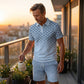 👕 Męski zestaw – koszulka z kołnierzykiem + spodenki – 50% ZNIŻKI!🌊 OFERTA LIMITOWANA!Geometryczny nadruk, oddychająca tkanina, nowoczesny i spójny look – idealny na lato, plażę i codzienne wyjścia.Lekki, wygodny i stylowy.💪✨