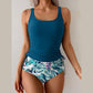 👙 Dwuczęściowy zestaw bikini – 50% ZNIŻKI! OFERTA LIMITOWANA! Modny print, regulowane sznurki, wysoki stan z falbanami – idealny na plażę i basen. Podkreśla sylwetkę, dodaje stylu i pewności siebie. Wybierz swój rozmiar już teraz! 🌸☀️🌊✨