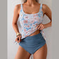 👙 Dwuczęściowy zestaw bikini – 50% ZNIŻKI! OFERTA LIMITOWANA! Modny print, regulowane sznurki, wysoki stan z falbanami – idealny na plażę i basen. Podkreśla sylwetkę, dodaje stylu i pewności siebie. Wybierz swój rozmiar już teraz! 🌸☀️🌊✨